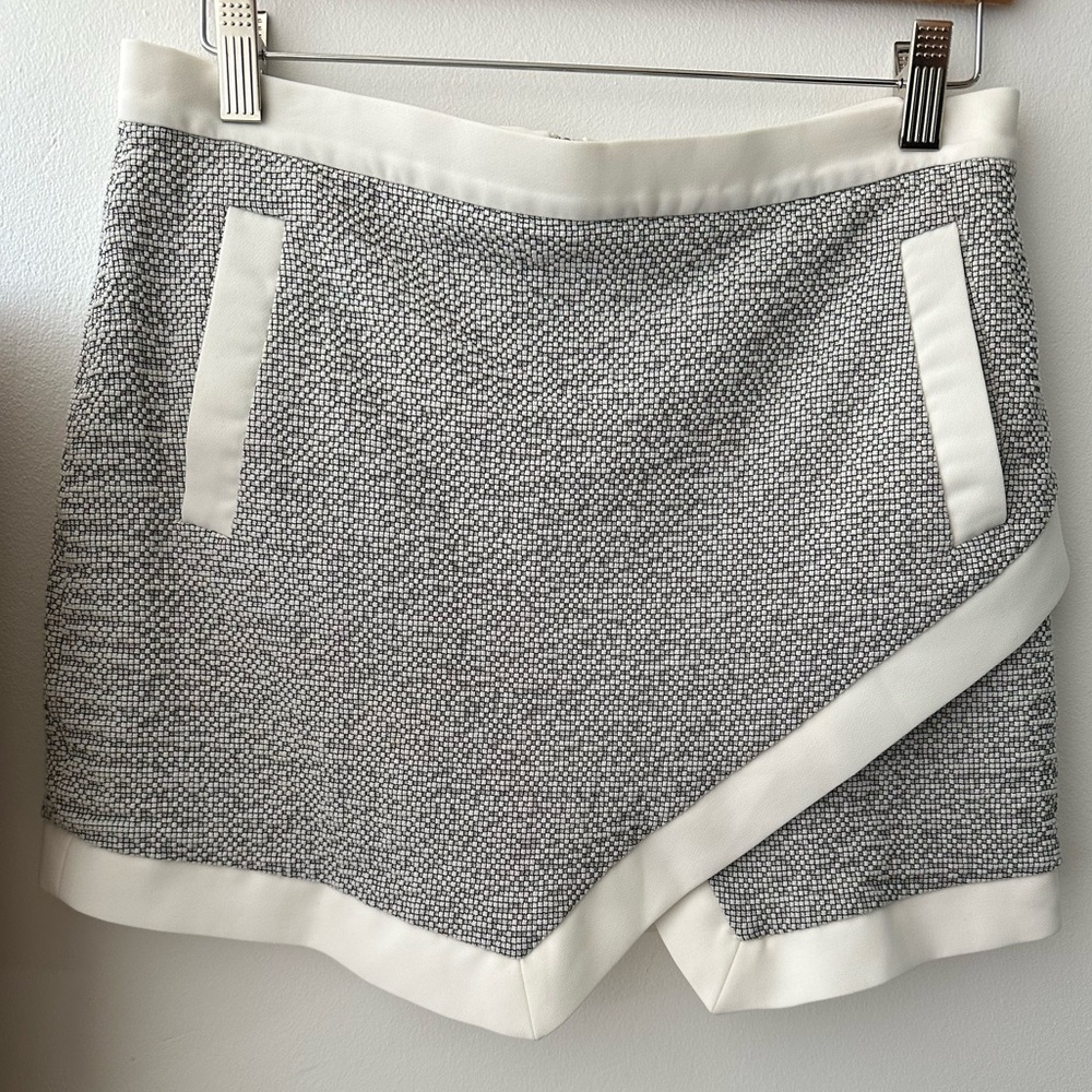 Banana Republic Asymmetric Dressy Gray/White Square Textured Mini Skirt - Size 4
